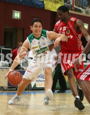 Basketball Bundesliga. W?rthersee Piraten gegen WBC Wels. Andreas Kuttnig (Piraten), Armin Woschank (Wels). Klagenfurt, am 29.4.2007.
Foto: Kuess
---
pressefotos, pressefotografie, kuess, qs, qspictures, sport, bild, bilder, bilddatenbank