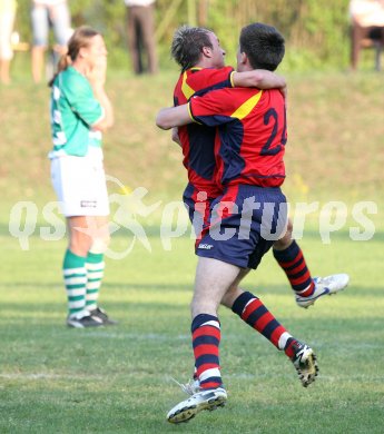 Fussball K?rntner Liga. ATUS Ferlach gegen Landskron. Torjubel (Ferlach). Ferlach, am 28.4.2007.
Foto: Kuess
---
pressefotos, pressefotografie, kuess, qs, qspictures, sport, bild, bilder, bilddatenbank