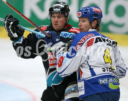 Eishockey Bundesliga. VSV gegen Liwest Black Wings Linz. Mike Stewart (VSV), Rob Shearer (Linz). Villach, am 20.3.2007.
Foto: Kuess
---
pressefotos, pressefotografie, kuess, qs, qspictures, sport, bild, bilder, bilddatenbank