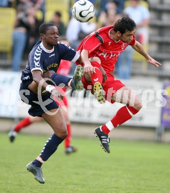 Fussball Regionalliga. Feldkirchen gegen Perg. Maxwell Siaw (Feldkirchen), Murat Kaba (Perg). Feldkirchen, am 20.4.2007.
Foto: Kuess 
---
pressefotos, pressefotografie, kuess, qs, qspictures, sport, bild, bilder, bilddatenbank