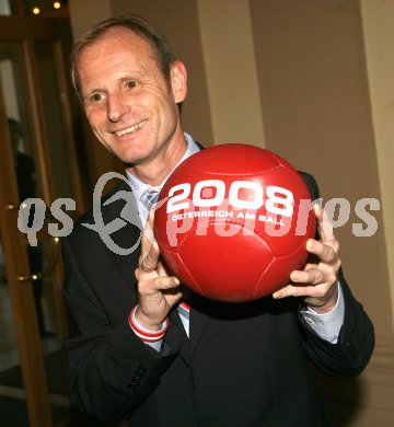 Fussball. Euro 2008. ?sterreich am Ball. Heinz Palme. Klagenfurt, am 17.4.2007.
Foto: Kuess
---
pressefotos, pressefotografie, kuess, qs, qspictures, sport, bild, bilder, bilddatenbank