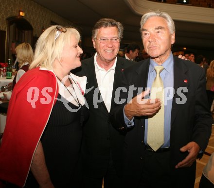 Fussball. Euro 2008. ?sterreich am Ball. Marika Lichter,  B?rgermeister Harald Scheucher, Beppo Mauchart. Klagenfurt, am 17.4.2007.
Foto: Kuess
---
pressefotos, pressefotografie, kuess, qs, qspictures, sport, bild, bilder, bilddatenbank