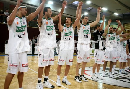 Basketball Bundesliga. W?rthersee Piraten gegen Panthers F?rstenfeld. Jubel (Piraten). Klagenfurt, am 22.4.2007.
Foto: Kuess
---
pressefotos, pressefotografie, kuess, qs, qspictures, sport, bild, bilder, bilddatenbank