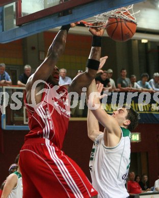 Basketball Bundesliga. W?rthersee Piraten gegen WBC Wels. Stjepan Gavran (Piraten), Richard Elias Andreson (Wels). Klagenfurt, am 29.4.2007.
Foto: Kuess
---
pressefotos, pressefotografie, kuess, qs, qspictures, sport, bild, bilder, bilddatenbank