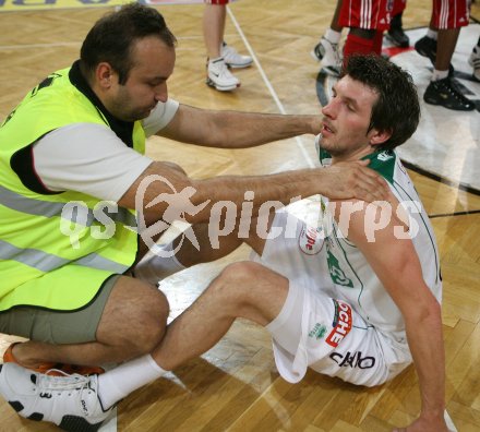 Basketball Bundesliga. W?rthersee Piraten gegen WBC Wels. Entt?uschung bei den Piraten. Selmir Husanovic. Klagenfurt, am 29.4.2007.
Foto: Kuess
---
pressefotos, pressefotografie, kuess, qs, qspictures, sport, bild, bilder, bilddatenbank