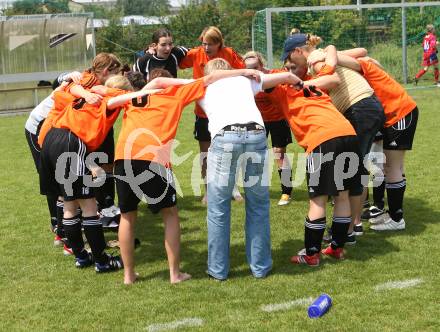 Fussball. Frauen. Kaerntner Kleinfeldmeisterschaft. SAK gegen Landskron. Jubel über den Meistertitel - Landskron. Klagenfurt, am 10.6.2007.
Foto: Kuess
---
pressefotos, pressefotografie, kuess, qs, qspictures, sport, bild, bilder, bilddatenbank