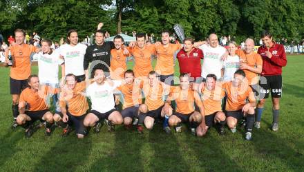 Fussball Unterliga Ost. KAC gegen DSG Sele/Zell.  Meisterjubel Zell. Mannschaftsfoto. Klagenfurt, am 10.6.2007.
Foto: Kuess
---
pressefotos, pressefotografie, kuess, qs, qspictures, sport, bild, bilder, bilddatenbank