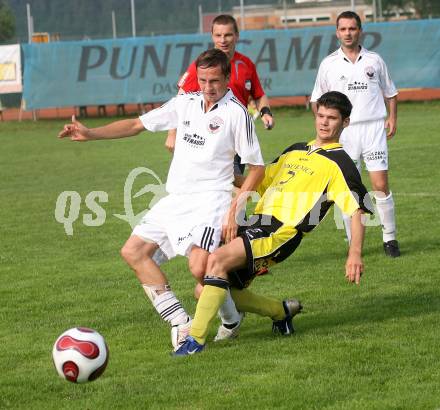 Fussball Unterliga Ost. Sittersdorf gegen Ludmannsdorf. Damir Kajtazovic (Sittersdorf), Hannes Kroepfl (Ludmannsdorf). Sittersdorf, am 9.6.2007.
Foto: Kuess
---
pressefotos, pressefotografie, kuess, qs, qspictures, sport, bild, bilder, bilddatenbank