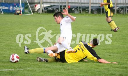 Fussball Unterliga Ost. Sittersdorf gegen Ludmannsdorf. Robert Lah (Sittersdorf), David Muenzer (Ludmannsdorf). Sittersdorf, am 9.6.2007.
Foto: Kuess
---
pressefotos, pressefotografie, kuess, qs, qspictures, sport, bild, bilder, bilddatenbank