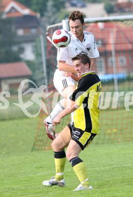 Fussball Unterliga Ost. Sittersdorf gegen Ludmannsdorf. Juergen Galo (Sittersdorf), Roman Weber (Ludmannsdorf). Sittersdorf, am 9.6.2007.
Foto: Kuess
---
pressefotos, pressefotografie, kuess, qs, qspictures, sport, bild, bilder, bilddatenbank