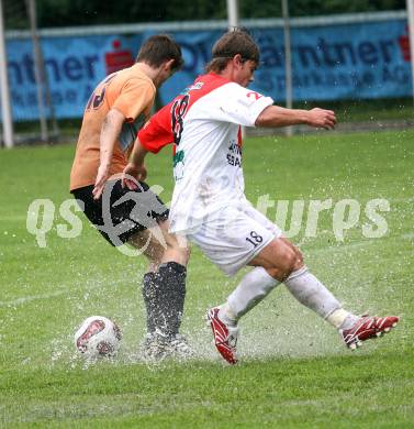 Fussball Unterliga Ost. KAC gegen DSG Sele/Zell. Laslo Rozgonji (KAC),  Stefan Wieser (Zell). Klagenfurt, am 10.6.2007.
Foto: Kuess
---
pressefotos, pressefotografie, kuess, qs, qspictures, sport, bild, bilder, bilddatenbank