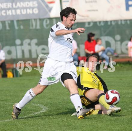 Fussball Unterliga Ost. Sittersdorf gegen Ludmannsdorf. Adnan Ibrahimovic (Sittersdorf), Daniel Durnik (Ludmannsdorf). Sittersdorf, am 9.6.2007.
Foto: Kuess
---
pressefotos, pressefotografie, kuess, qs, qspictures, sport, bild, bilder, bilddatenbank