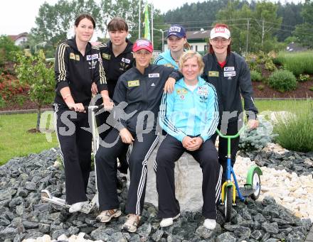 OESV Schidamen. Trainingslager am Klopeinersee. SKI ALPIN - FIS Weltcup, OESV, Technik-Gruppe, Riesentorlauf, Riesenslalom, Slalom, Torlauf, Damen, Fototermin. Bild zeigt Daniela Zeiser, Christine Sponring, Michaela Kirchgasser, Anna Fenninger, Andrea Fischbacher und Kathrin Zettel (AUT).St. Primus, am 12.6.2007.
Foto: Kuess
---
pressefotos, pressefotografie, kuess, qs, qspictures, sport, bild, bilder, bilddatenbank