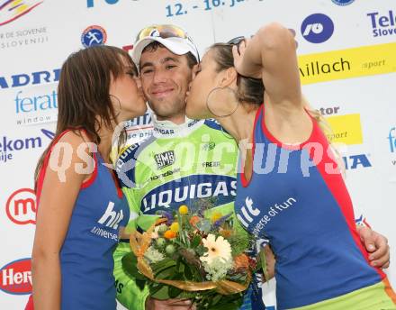 Radfahren. Slowenien Rundfahrt. Zieleinfahrt in Villach. Etappensieger Vincenzo Nibali ITA ( Team LIQUIGAS). Sportlandesrat Wolfgang Schantl. Villach, am 14.6.2007.
Foto: Kuess
---
pressefotos, pressefotografie, kuess, qs, qspictures, sport, bild, bilder, bilddatenbank