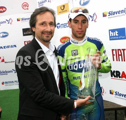 Radfahren. Slowenien Rundfahrt. Zieleinfahrt in Villach. Etappensieger Vincenzo Nibali ITA ( Team LIQUIGAS). Sportlandesrat Wolfgang Schantl. Villach, am 14.6.2007.
Foto: Kuess
---
pressefotos, pressefotografie, kuess, qs, qspictures, sport, bild, bilder, bilddatenbank