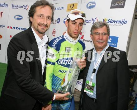 Radfahren. Slowenien Rundfahrt. Zieleinfahrt in Villach. Etappensieger Vincenzo Nibali ITA ( Team LIQUIGAS). Sportlandesrat Wolfgang Schantl,  Villachs Sportstadtrat Harald Sobe. Villach, am 14.6.2007.
Foto: Kuess
---
pressefotos, pressefotografie, kuess, qs, qspictures, sport, bild, bilder, bilddatenbank