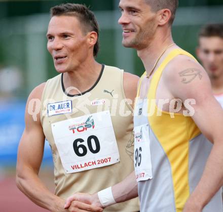 Leichtathletik. Top 4 Meeting in Villach. 110 Meter Hürden. Frank Balzer (Deutschland) gratuliert Elmar Lichtenegger (Oesterreich). Villach, am 16.6.2007.
Foto: Kuess
---
pressefotos, pressefotografie, kuess, qs, qspictures, sport, bild, bilder, bilddatenbank