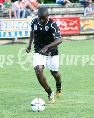 Fussball. Feldkirchen gegen SK Austria Kaernten.  Thiery Fidjeu - Tazemeta (Austria). Feldkirchen, am 19.6.2007.
Foto: Kuess
---
pressefotos, pressefotografie, kuess, qs, qspictures, sport, bild, bilder, bilddatenbank