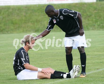 Fussball. Feldkirchen gegen SK Austria Kaernten.  Lukas Moessner, Thiery Fidjeu - Tazemeta (Austria). Feldkirchen, am 19.6.2007.
Foto: Kuess
---
pressefotos, pressefotografie, kuess, qs, qspictures, sport, bild, bilder, bilddatenbank