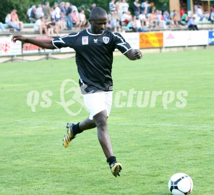 Fussball. Feldkirchen gegen SK Austria Kaernten.  Thiery Fidjeu - Tazemeta (Austria). Feldkirchen, am 19.6.2007.
Foto: Kuess
---
pressefotos, pressefotografie, kuess, qs, qspictures, sport, bild, bilder, bilddatenbank