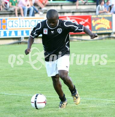 Fussball. Feldkirchen gegen SK Austria Kaernten.  Thiery Fidjeu - Tazemeta (Austria). Feldkirchen, am 19.6.2007.
Foto: Kuess
---
pressefotos, pressefotografie, kuess, qs, qspictures, sport, bild, bilder, bilddatenbank