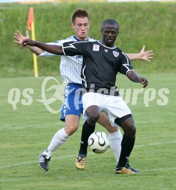 Fussball. Feldkirchen gegen SK Austria Kaernten.  Thiery Fidjeu - Tazemeta (Austria). Feldkirchen, am 19.6.2007.
Foto: Kuess
---
pressefotos, pressefotografie, kuess, qs, qspictures, sport, bild, bilder, bilddatenbank