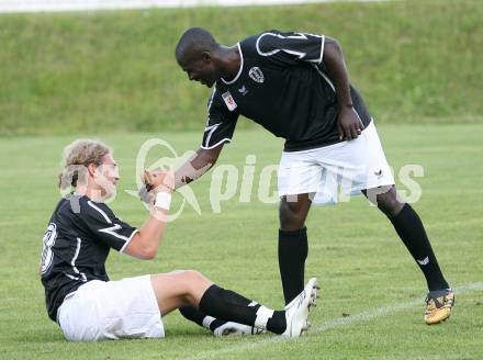 Fussball. Feldkirchen gegen SK Austria Kaernten.  Lukas Moessner, Thiery Fidjeu - Tazemeta (Austria). Feldkirchen, am 19.6.2007.
Foto: Kuess
---
pressefotos, pressefotografie, kuess, qs, qspictures, sport, bild, bilder, bilddatenbank