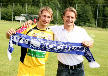 Fussball FCK. Verabschiedung von Marc Sand mit Bruder Christian und Bochum Schal. Schiefling, am 23.6.2007.
Foto: Kuess
---
pressefotos, pressefotografie, kuess, qs, qspictures, sport, bild, bilder, bilddatenbank