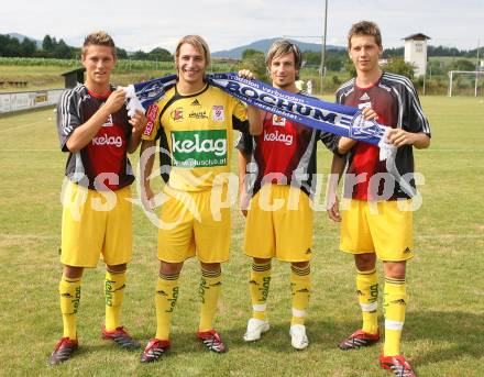Fussball FCK. Verabschiedung von Marc Sand . Seebacher, Riedl und Burgstaller haengen Sand den Bochum Schal um. Schiefling, am 23.6.2007.
Foto: Kuess
---
pressefotos, pressefotografie, kuess, qs, qspictures, sport, bild, bilder, bilddatenbank