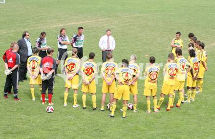 Fussball. Red Zac Liga. FC Kaernten. Fototermin Poggersdorf.  Besprechung mit der Mannschaft. Klagenfurt, am 26.6.2007.
Foto: Kuess
---
pressefotos, pressefotografie, kuess, qs, qspictures, sport, bild, bilder, bilddatenbank