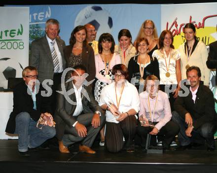 Kaerntner Fussballverband. Meisterehrung. Kaerntner Meister Kleinfeld Frauen.Landskron. Velden, am 2.7.2007.
Foto: Kuess
---
pressefotos, pressefotografie, kuess, qs, qspictures, sport, bild, bilder, bilddatenbank