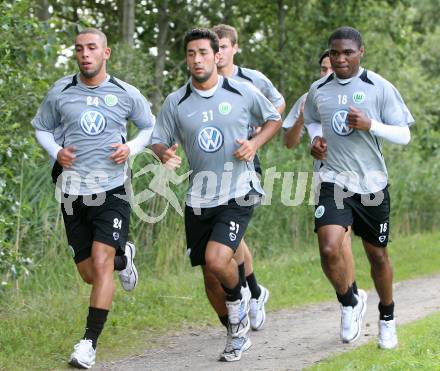 Deutsche Fussballbundesliga. Vfl Wolfsburg. Trainingslager in Kaernten. Emre Oetztuerk, Dedrick Makiadi, Wernberg, am 3.7.2007.
Foto: Kuess
---
pressefotos, pressefotografie, kuess, qs, qspictures, sport, bild, bilder, bilddatenbank