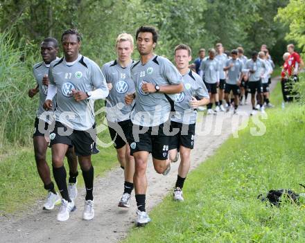 Deutsche Fussballbundesliga. Vfl Wolfsburg. Trainingslager in Kaernten. Isaac Boakye, Pablo Thiam, Kamani Hill,  Sascha Riether. Wernberg, am 3.7.2007.
Foto: Kuess
---
pressefotos, pressefotografie, kuess, qs, qspictures, sport, bild, bilder, bilddatenbank