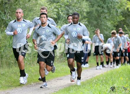 Deutsche Fussballbundesliga. Vfl Wolfsburg. Trainingslager in Kaernten. Emre Oetztuerk, Dedrick Makiadi, Wernberg, am 3.7.2007.
Foto: Kuess
---
pressefotos, pressefotografie, kuess, qs, qspictures, sport, bild, bilder, bilddatenbank