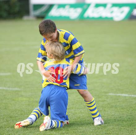 Kinderfussball. Kids Cup. Kelag. Jubel Wernberg. Klagenfurt, am 29.6.2007.
Foto: Kuess
---
pressefotos, pressefotografie, kuess, qs, qspictures, sport, bild, bilder, bilddatenbank