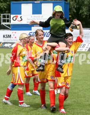 Kaernten Team 08. Frauenfussball. Finale. Spittal gegen St. Margarethen/Lav. Jubel Spittal. Klagenfurt, am 30.6.2007.
Foto: Kuess
---
pressefotos, pressefotografie, kuess, qs, qspictures, sport, bild, bilder, bilddatenbank