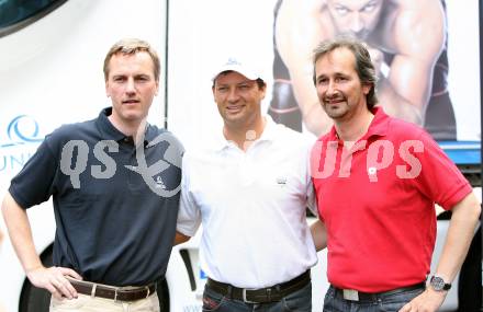 Schi Alpin. Stefan Eberharter auf Promotion Tour für den UNIQA VitalClub. Landesrat Wolfgang Schantl. Klagenfurt, 15.6.2007


Foto: Kuess
---
pressefotos, pressefotografie, kuess, qs, qspictures, sport, bild, bilder, bilddatenbank