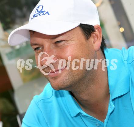 Schi Alpin. Stefan Eberharter auf Promotion Tour für den UNIQA VitalClub. Klagenfurt, 15.6.2007


Foto: Kuess
---
pressefotos, pressefotografie, kuess, qs, qspictures, sport, bild, bilder, bilddatenbank