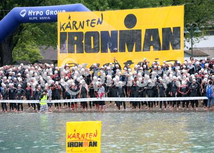 Ironman. Laufen, Schwimmen. Radfahren. Schwimmstart.Startvorbereitungen. Klagenfurt, am 8.7.2007.
Foto: Kuess
---
pressefotos, pressefotografie, kuess, qs, qspictures, sport, bild, bilder, bilddatenbank