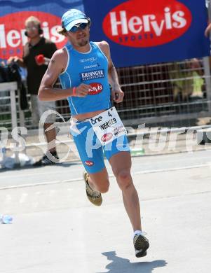 Ironman. Laufen, Schwimmen. Radfahren. Werner Leitner (Oesterreich). Klagenfurt, am 8.7.2007.
Foto: Kuess
---
pressefotos, pressefotografie, kuess, qs, qspictures, sport, bild, bilder, bilddatenbank