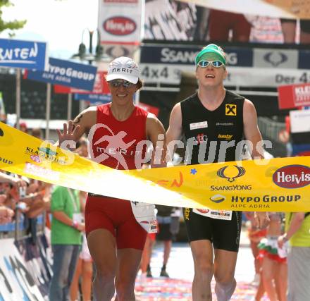 Ironman. Laufen, Schwimmen. Radfahren. Zieleinlauf. Veronika Hauke (Oesterreich).  Klagenfurt, am 8.7.2007.
Foto: Kuess
---
pressefotos, pressefotografie, kuess, qs, qspictures, sport, bild, bilder, bilddatenbank