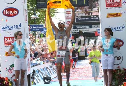 Ironman. Laufen, Schwimmen. Radfahren. Zieleinlauf. Sieger Marino Vanhoenacker (Belgien). Klagenfurt, am 8.7.2007.
Foto: Kuess
---
pressefotos, pressefotografie, kuess, qs, qspictures, sport, bild, bilder, bilddatenbank