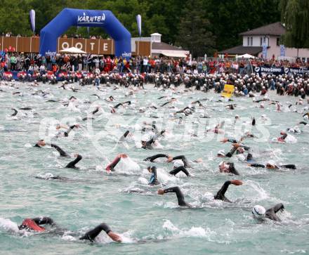 Ironman. Laufen, Schwimmen. Radfahren. Schwimmstart. Schwimmstart. Klagenfurt, am 8.7.2007.
Foto: Kuess
---
pressefotos, pressefotografie, kuess, qs, qspictures, sport, bild, bilder, bilddatenbank