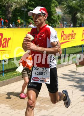 Ironman. Laufen, Schwimmen. Radfahren. Norbert Domnik (Oesterreich). Klagenfurt, am 8.7.2007.
Foto: Kuess
---
pressefotos, pressefotografie, kuess, qs, qspictures, sport, bild, bilder, bilddatenbank