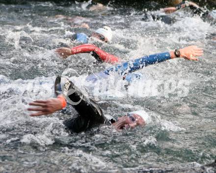 Ironman. Laufen, Schwimmen. Radfahren. Schwimmstart. Die Spitzengruppe im Lendkanal. Klagenfurt, am 8.7.2007.
Foto: Kuess
---
pressefotos, pressefotografie, kuess, qs, qspictures, sport, bild, bilder, bilddatenbank