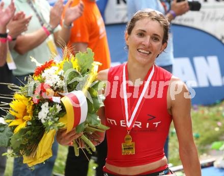 Ironman. Laufen, Schwimmen. Radfahren. Zieleinlauf. Veronika Hauke (Oesterreich).  Klagenfurt, am 8.7.2007.
Foto: Kuess
---
pressefotos, pressefotografie, kuess, qs, qspictures, sport, bild, bilder, bilddatenbank