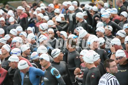 Ironman. Laufen, Schwimmen. Radfahren. Schwimmstart.Startvorbereitungen. Klagenfurt, am 8.7.2007.
Foto: Kuess
---
pressefotos, pressefotografie, kuess, qs, qspictures, sport, bild, bilder, bilddatenbank