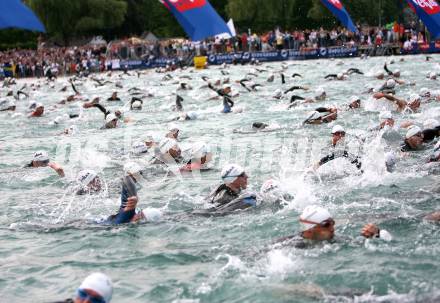 Ironman. Laufen, Schwimmen. Radfahren. Schwimmstart. Schwimmstart. Klagenfurt, am 8.7.2007.
Foto: Kuess
---
pressefotos, pressefotografie, kuess, qs, qspictures, sport, bild, bilder, bilddatenbank