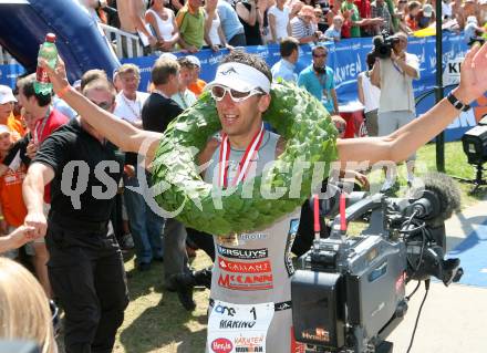 Ironman. Laufen, Schwimmen. Radfahren. Zieleinlauf. Sieger Marino Vanhoenacker (Belgien). Klagenfurt, am 8.7.2007.
Foto: Kuess
---
pressefotos, pressefotografie, kuess, qs, qspictures, sport, bild, bilder, bilddatenbank