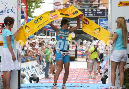 Ironman. Laufen, Schwimmen. Radfahren. Zieleinlauf. Siegerin Niederfriniger Edith (ITA).  Klagenfurt, am 8.7.2007.
Foto: Kuess
---
pressefotos, pressefotografie, kuess, qs, qspictures, sport, bild, bilder, bilddatenbank